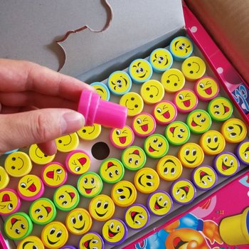 STEMPEL KECIL DENGAN WAJAH (60 pcs.)