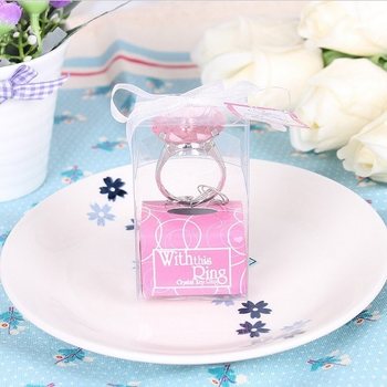 Souvenir Pernikahan Gantungan Kunci Cincin Nikah dalam Kotak Kado (6 pcs)