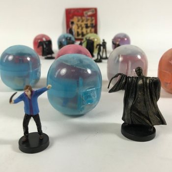 TELUR KEJUTAN - MIX FIGUR HARRY POTTER DALAM KAPSUL (100 pcs)