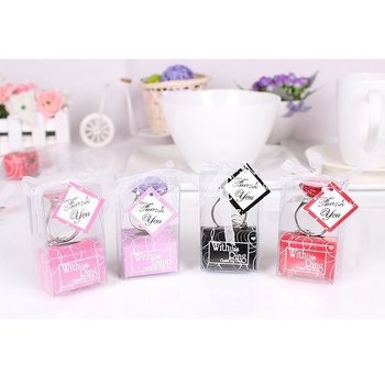 Souvenir Pernikahan Gantungan Kunci Cincin Nikah dalam Kotak Kado (6 pcs)