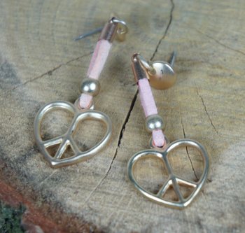 Anting Jantung Merah Muda (1 pcs)