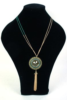 Kalung Hijau dengan Liontin (1 pcs)