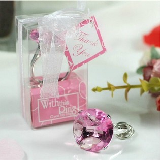 Souvenir Pernikahan Gantungan Kunci Cincin Nikah dalam Kotak Kado (6 pcs)