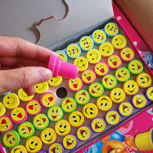 STEMPEL KECIL DENGAN WAJAH (60 pcs.)
