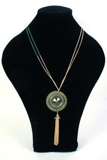 Kalung Hijau dengan Liontin (1 pcs)
